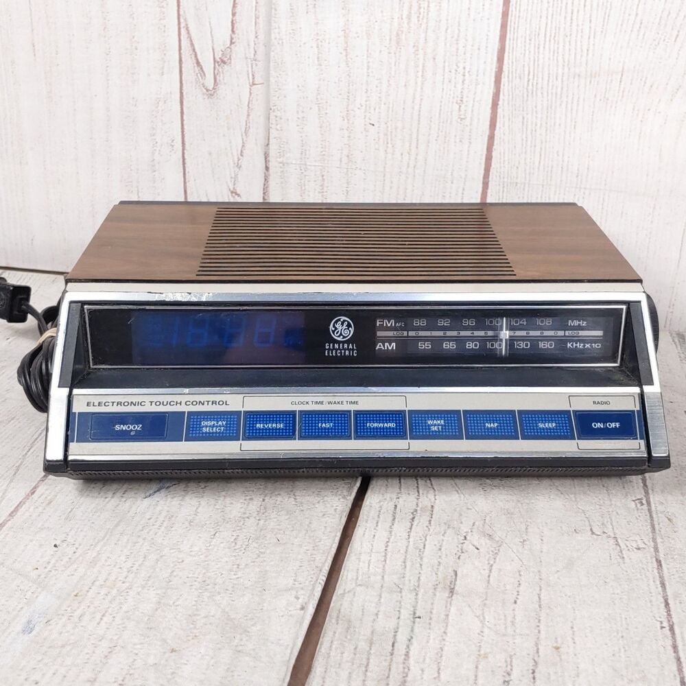 Vintage GE Model No. 7-4662B AM/FM Alarm Clock Radio Wood Grain - TESTED WORKING